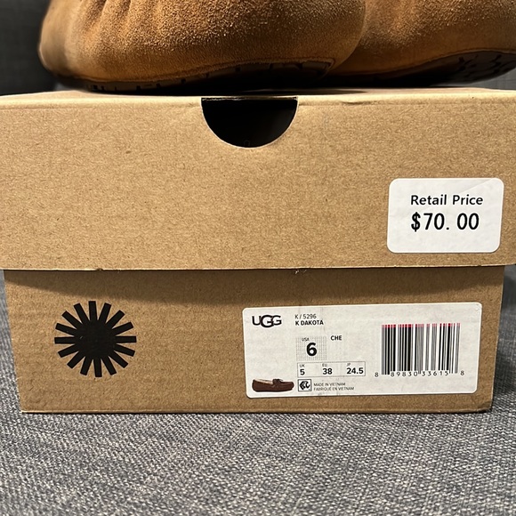 *new* kids Ugg Slippers - Picture 2 of 7